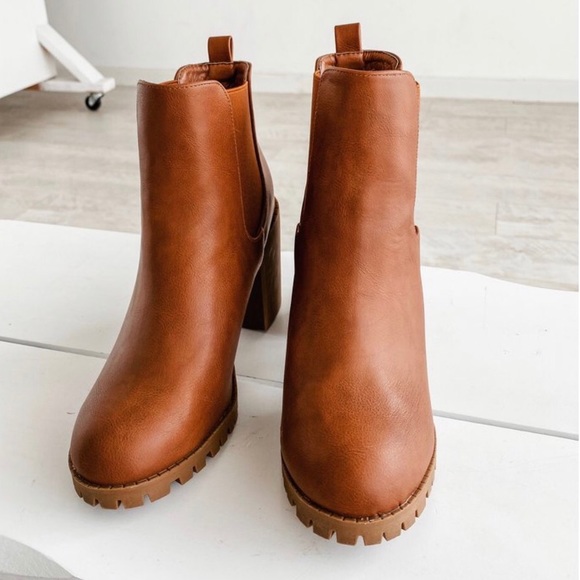 5⭐️ /HOWLER/ Tank Chunky Heel Lug Boot - Picture 5 of 11